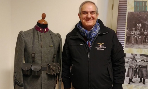 Divise, medaglie ed elmetti: � l'antica collezione di Piero, ''uniformologo'' militare